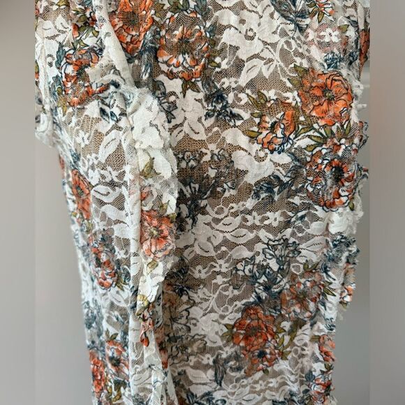 Lace blouse with ruffles size medium - Picture 3 of 7